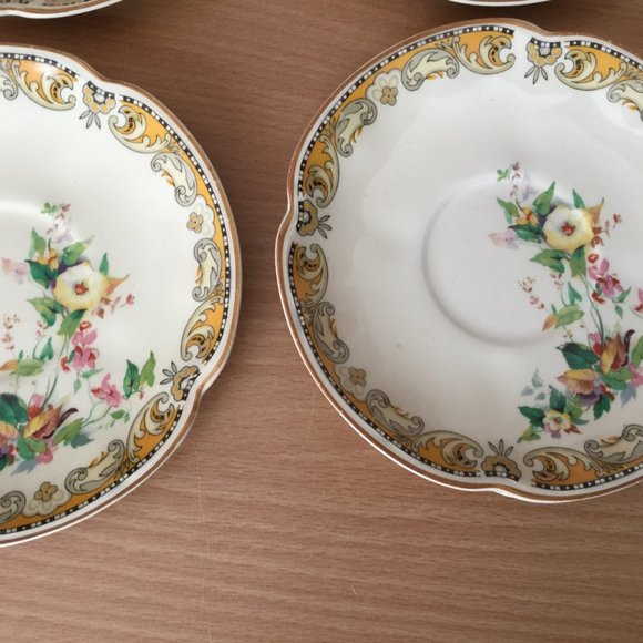 Set of 4 Johnson Brothers saucer plates Victorian - Picture 6 of 7